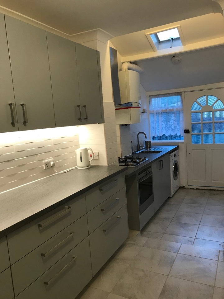 London Room in a Shared House, Grove Green Road, E11 To Rent Now