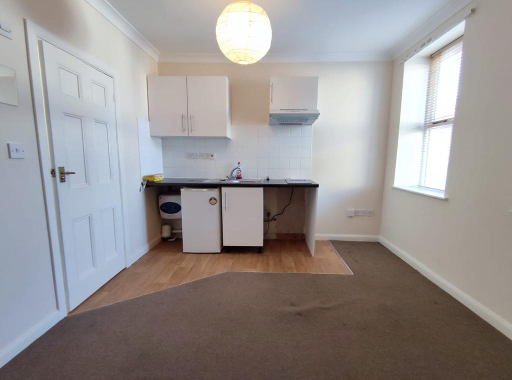 Dunton Green, Sevenoaks Studio Flat, London Road, TN13 To Rent Now