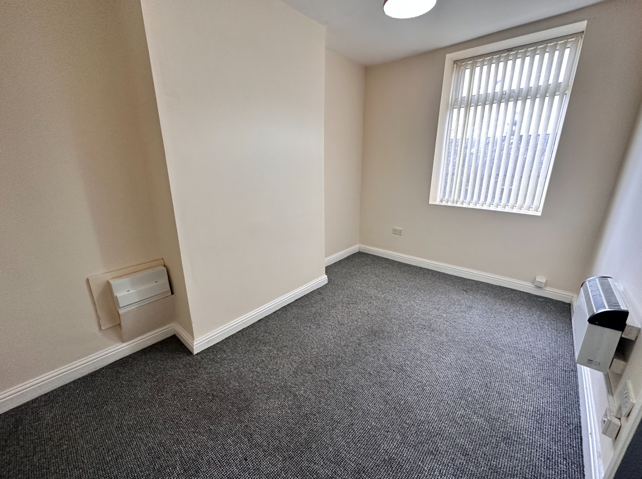 Allerton, Bradford Studio Flat, Grape Street, BD15 To Rent Now for
