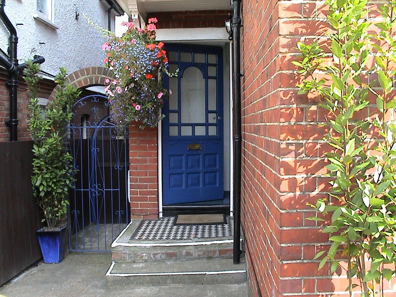 Reading Bedsit, Russell Street, RG1 To Rent Now for £1,350.00 p/m