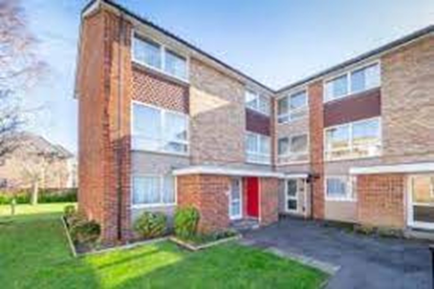 Sutton 2 Bed Flat, Upton Dene, SM2 To Rent Now for £1,400.00 p/m