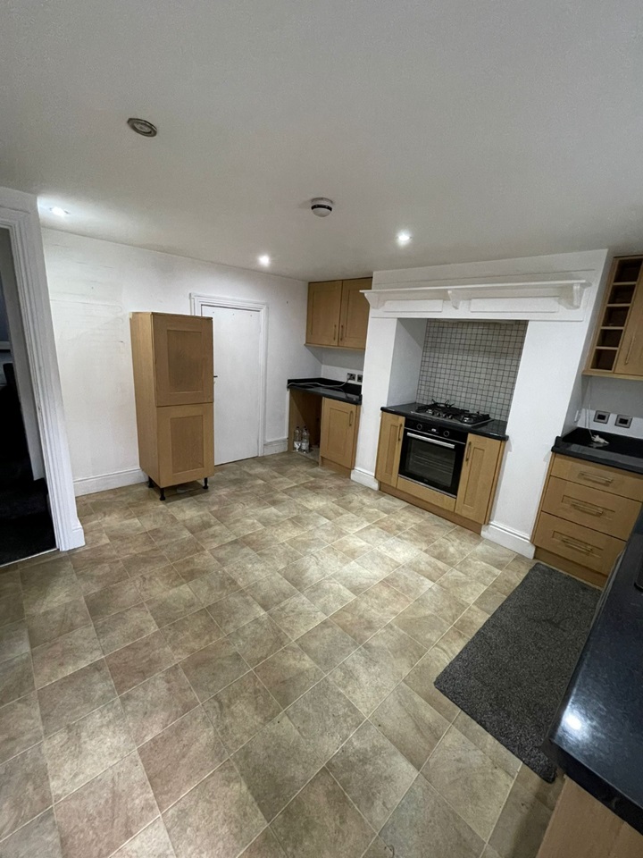 Sowerby Bridge 2 Bed Flat, Park Street, HX6 To Rent Now for £700.00 p/m