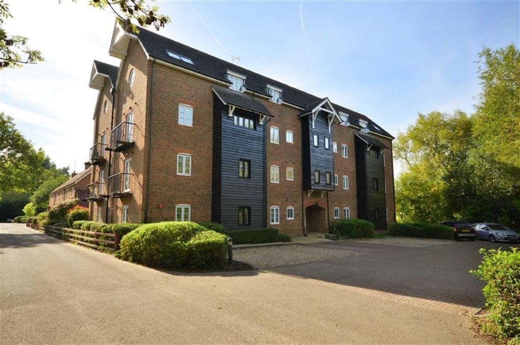 Rickmansworth 2 Bed Flat, Ridge House, WD3 To Rent Now for £1,475.