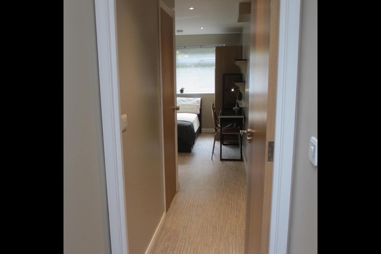 Egham Studio Flat, Moore Grove Crescent, TW20 To Rent Now for £735.00 p/m