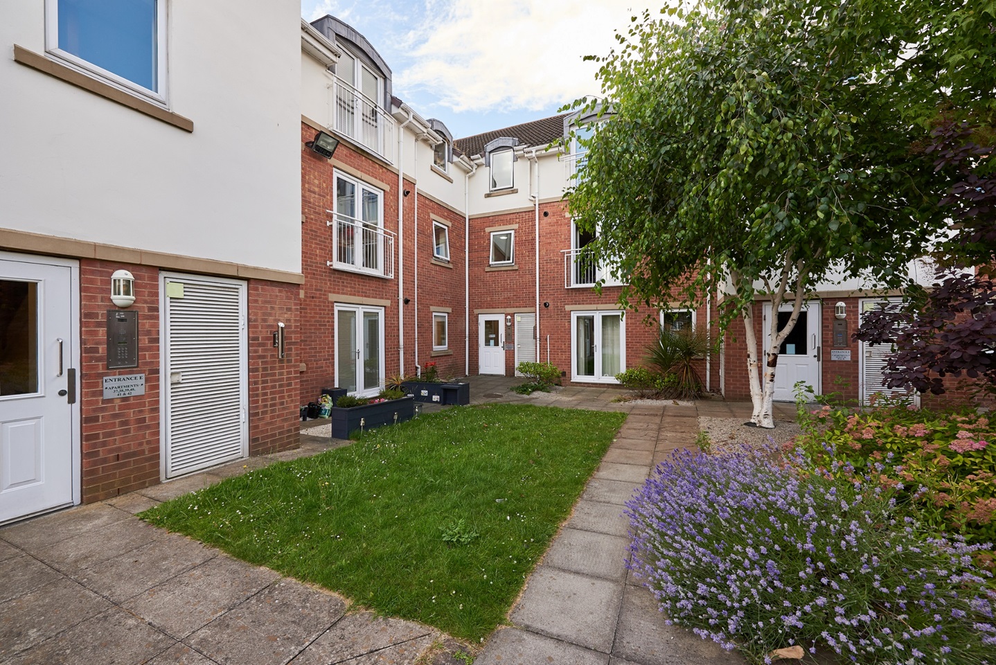 Castleford 2 Bed Flat, Lagentium Plaza, WF10 To Rent Now for £665.