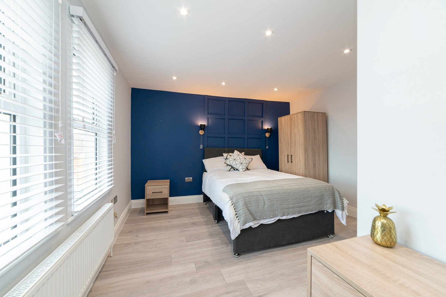 Leatherhead Room in a Shared House, The Crescent, KT22 To Rent Now