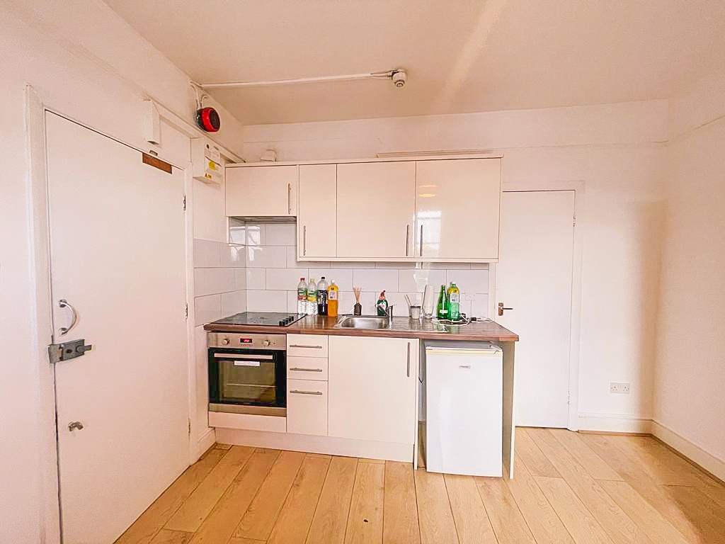 London Studio Flat, Holloway Road, N7 To Rent Now for £1,083.33 p/m