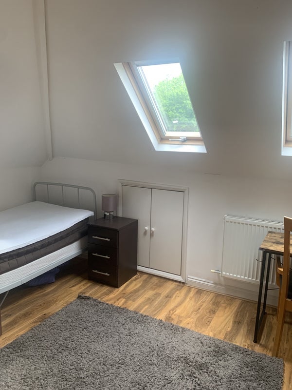 Slough Room in a Shared House, Mulberry Drive, SL3 To Rent Now for
