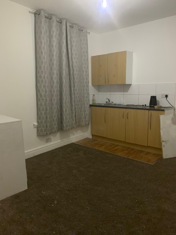 Ilford Studio Flat, Heron Mews, IG1 To Rent Now for £900.00 p/m