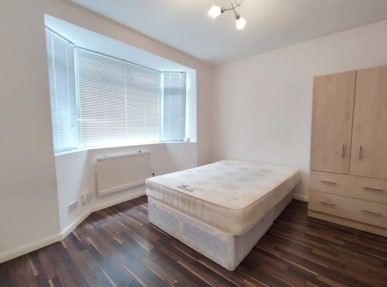 London Bedsit, Wickham Lane, SE2 To Rent Now for £892.54 p/m