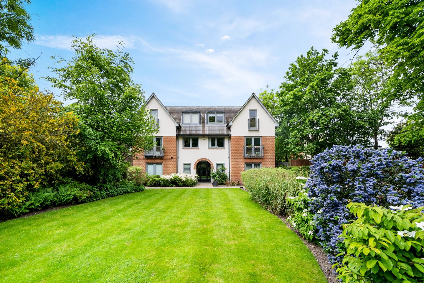 Bromley 2 Bed Flat, Plaistow Lane, BR1 To Rent Now for £1,850.00 p/m