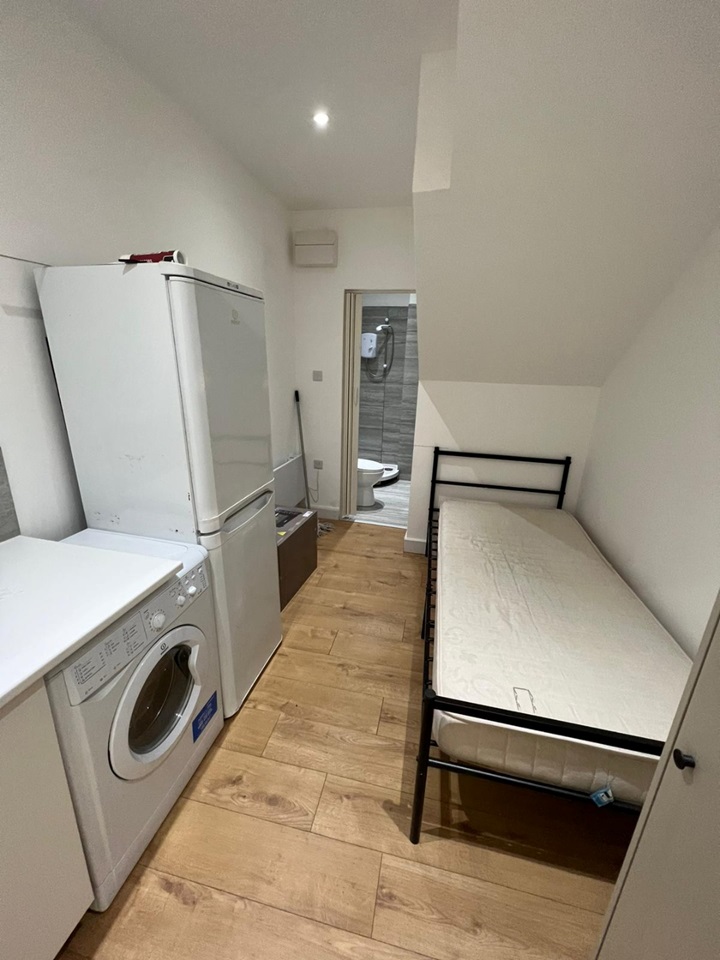 London Studio Flat, Southgate, N14 To Rent Now for £850.00 p/m