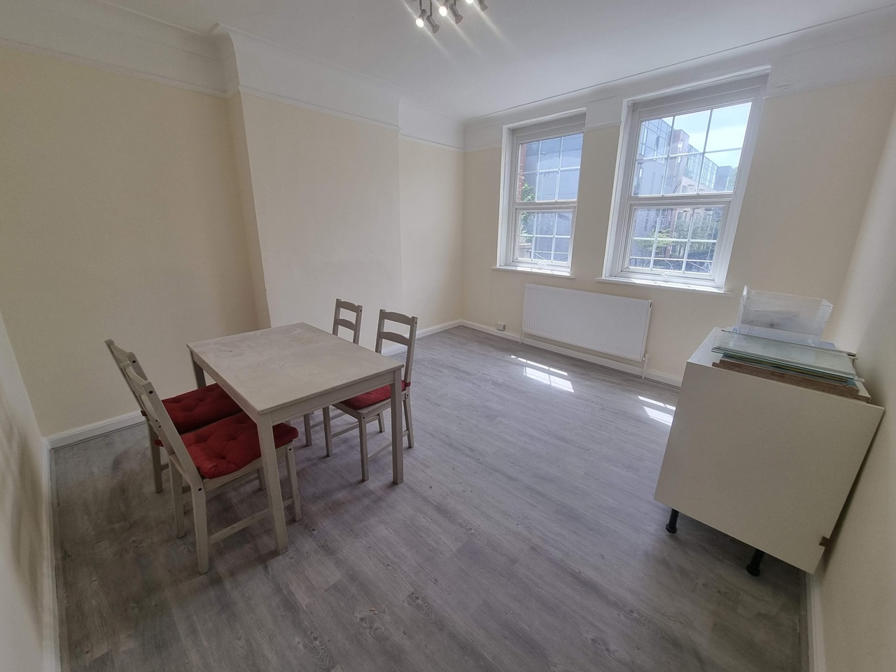 London 1 Bed Flat, Golders Green Road, NW11 To Rent Now for £1,450.00 p/m