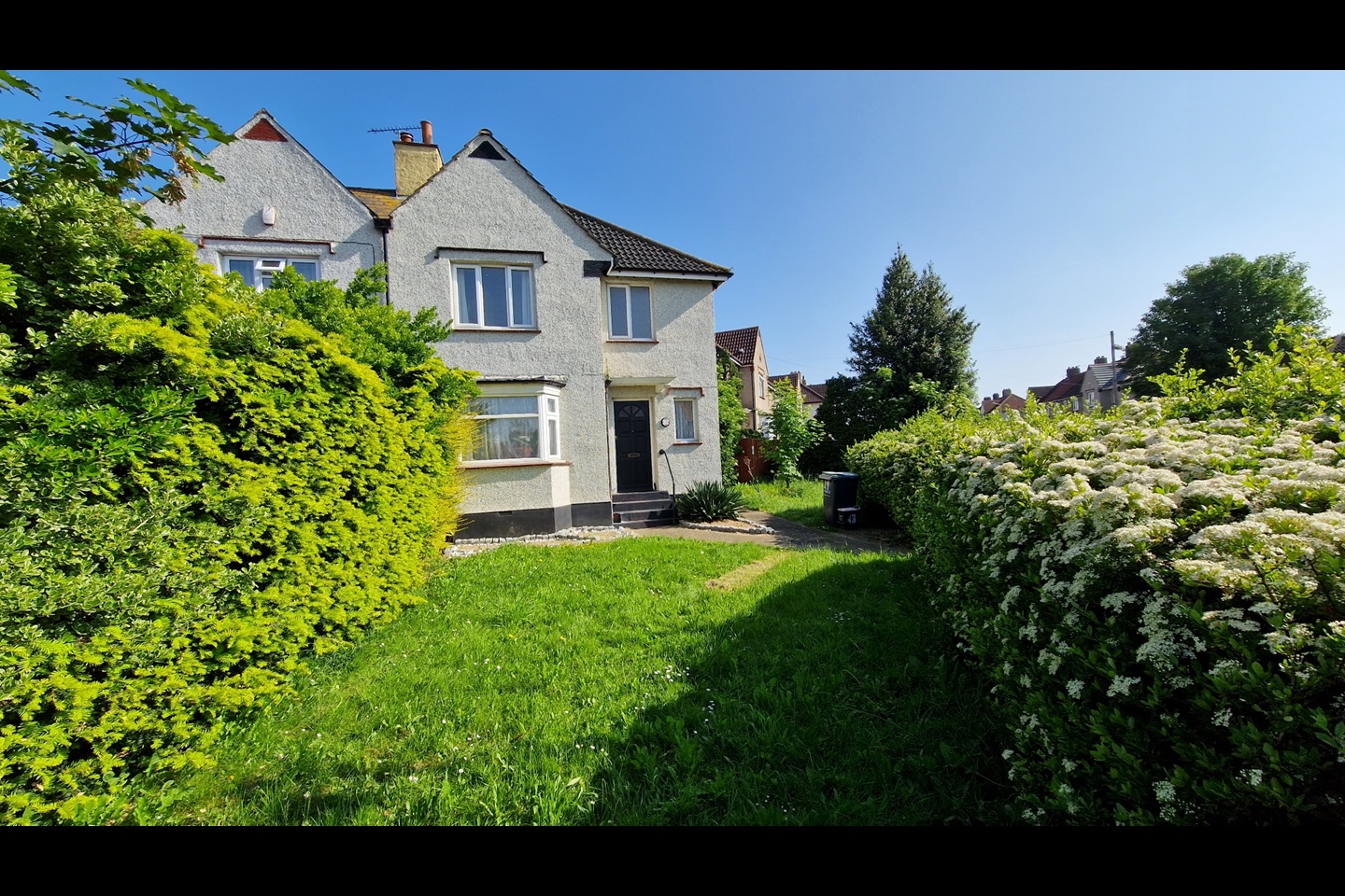 Gravesend 3 Bed SemiDetached House, Kitchener Avenue, DA12 To Rent
