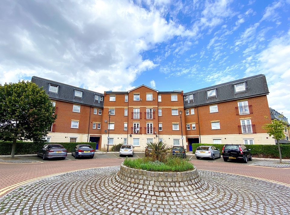 London 3 Bed Flat, Queensberry Place, E12 To Rent Now for £2,200.00 p/m