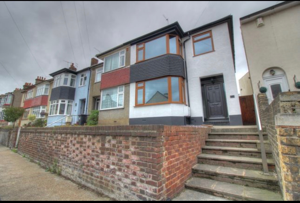 Northfleet, Gravesend 3 Bed End Terrace, Springhead Road, DA11 To