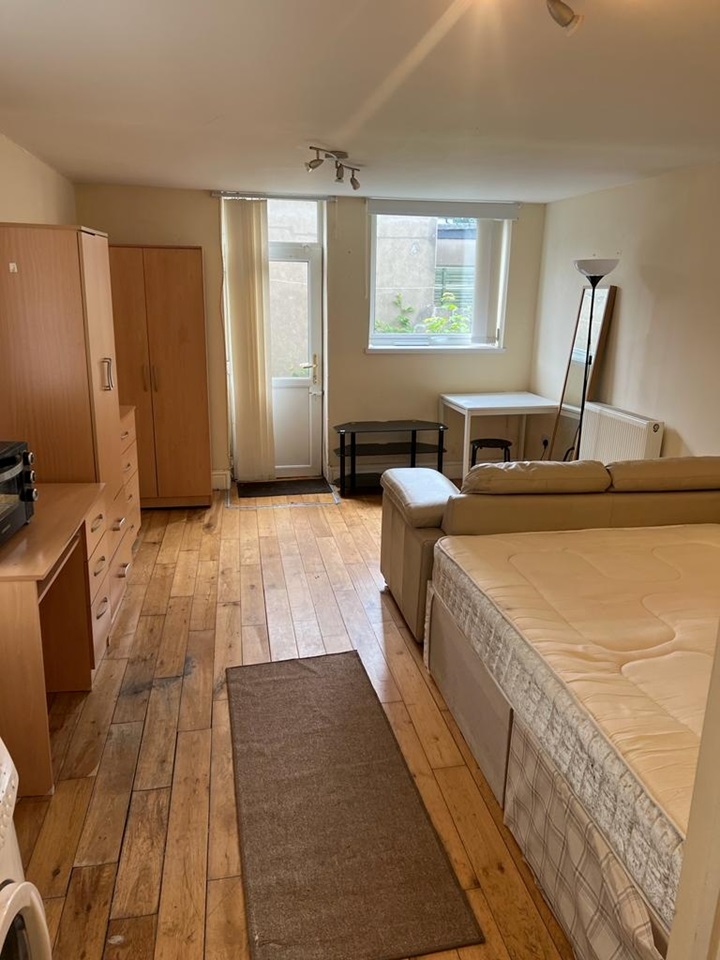 Cardiff Studio Flat, Woodville Road, CF24 To Rent Now for £650.00 p/m