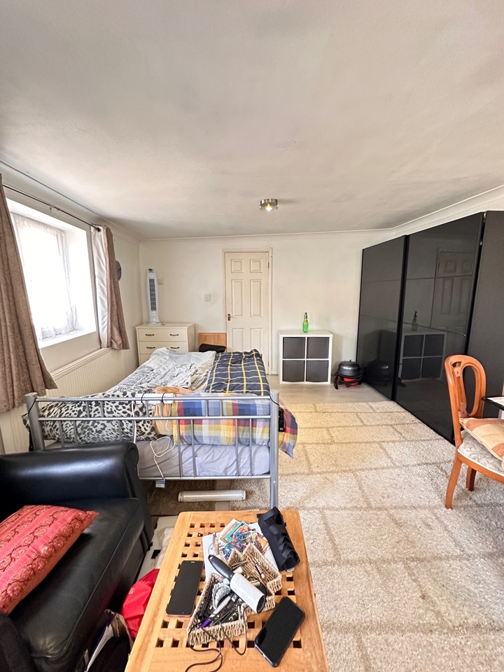 Hounslow Studio Flat, Ellerdine Road, TW3 To Rent Now for £975.00 p/m