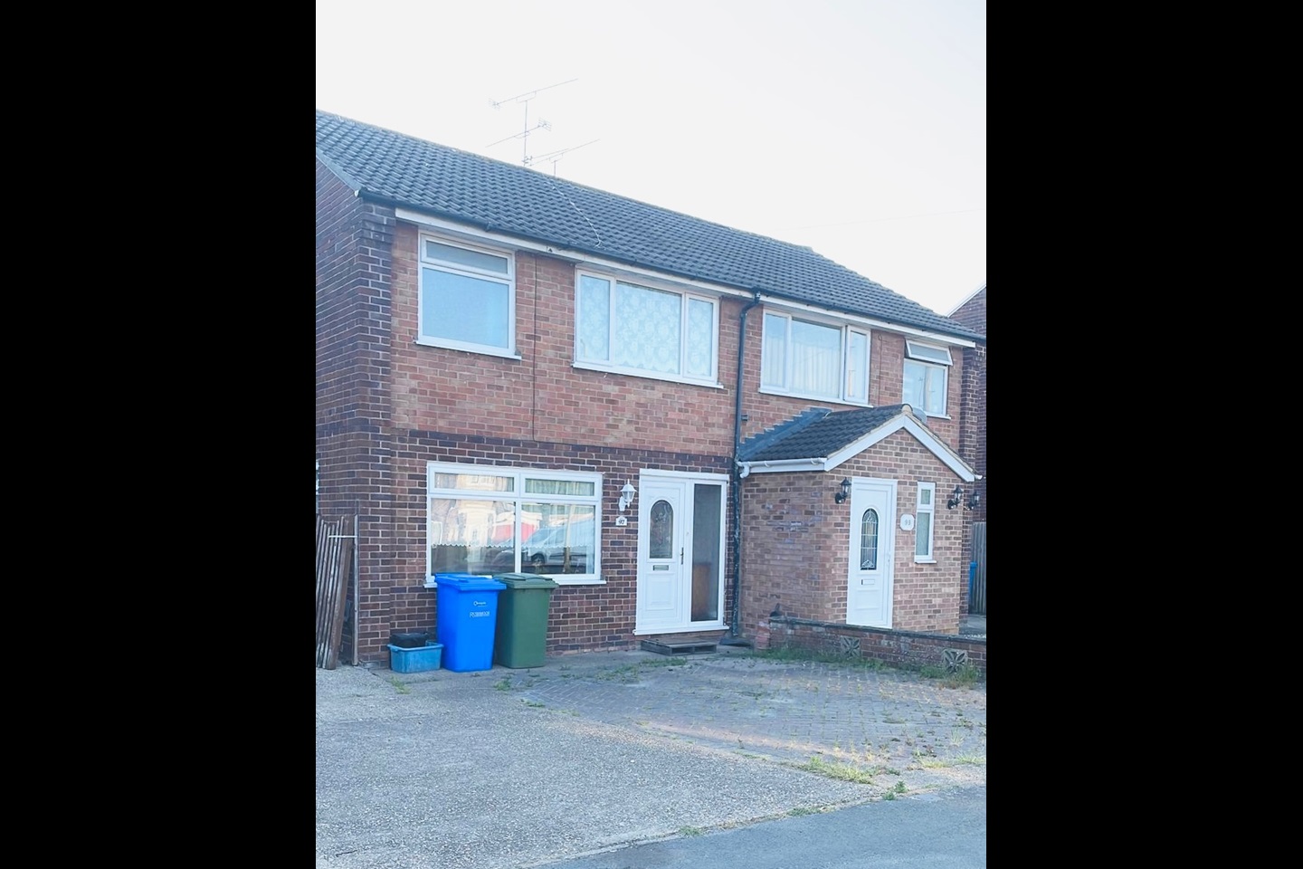Farnborough 3 Bed SemiDetached House, Giffard Drive, GU14 To Rent
