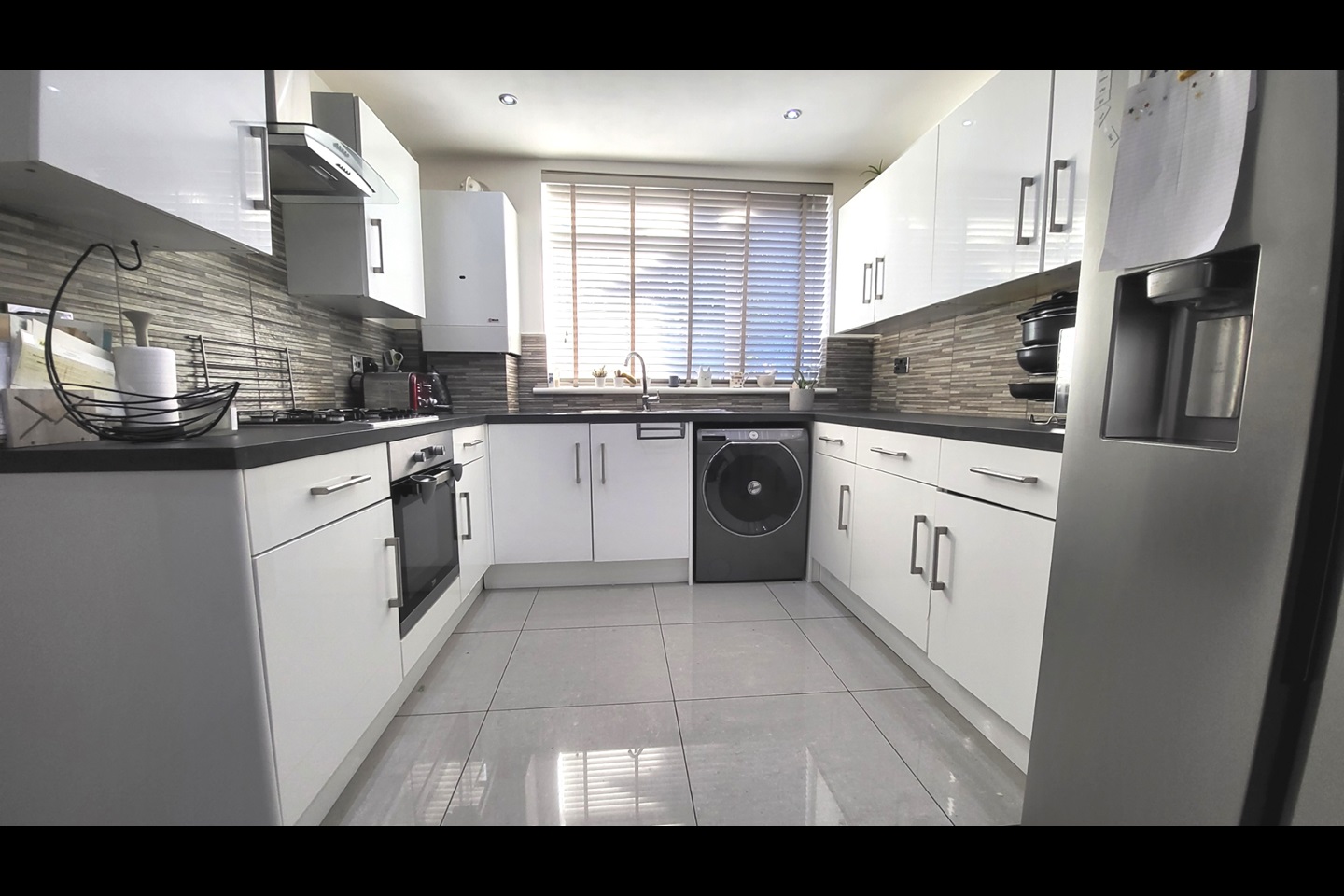London 3 Bed Terraced House, Caistor Road, SW12 To Rent Now for £3,300.00 p/m