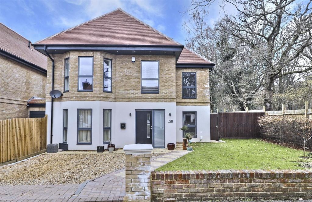 Ruislip 5 Bed Detached House, Broadwood Avenue, HA4 To Rent Now for