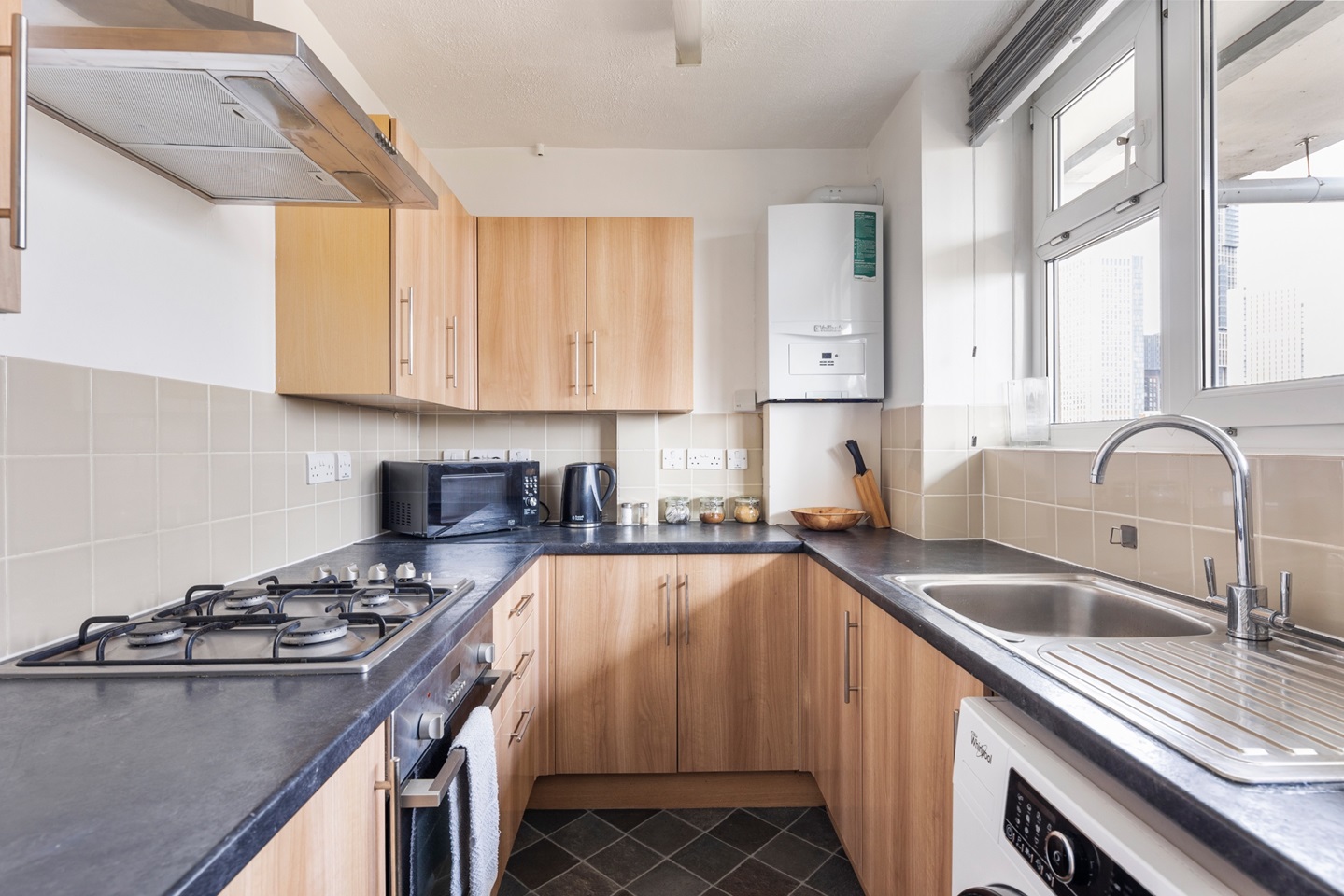 London 1 Bed Flat, Beaminster House, SW8 To Rent Now for £3,997.00 p/m