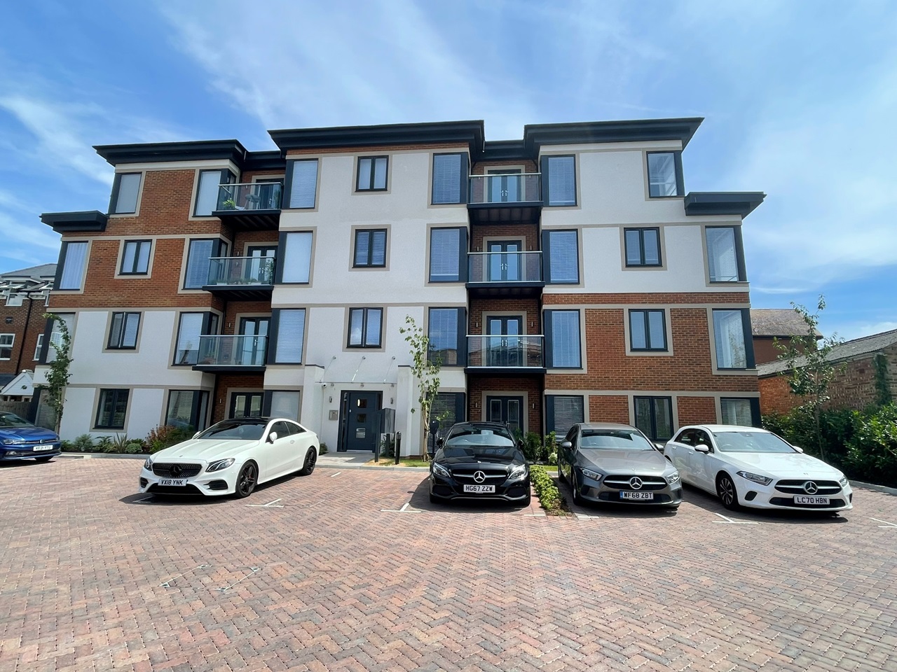 Weybridge 1 Bed Flat, Springfield Lane, KT13 To Rent Now for £1,695.00 p/m