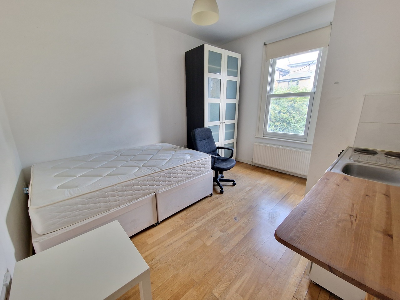 London Studio Flat, Finsbury Park Road, N4 To Rent Now for £950.00 p/m