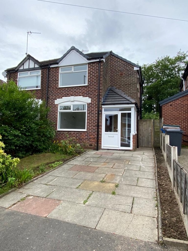 Prestwich, Manchester 3 Bed SemiDetached House, Meade Hill Road, M25