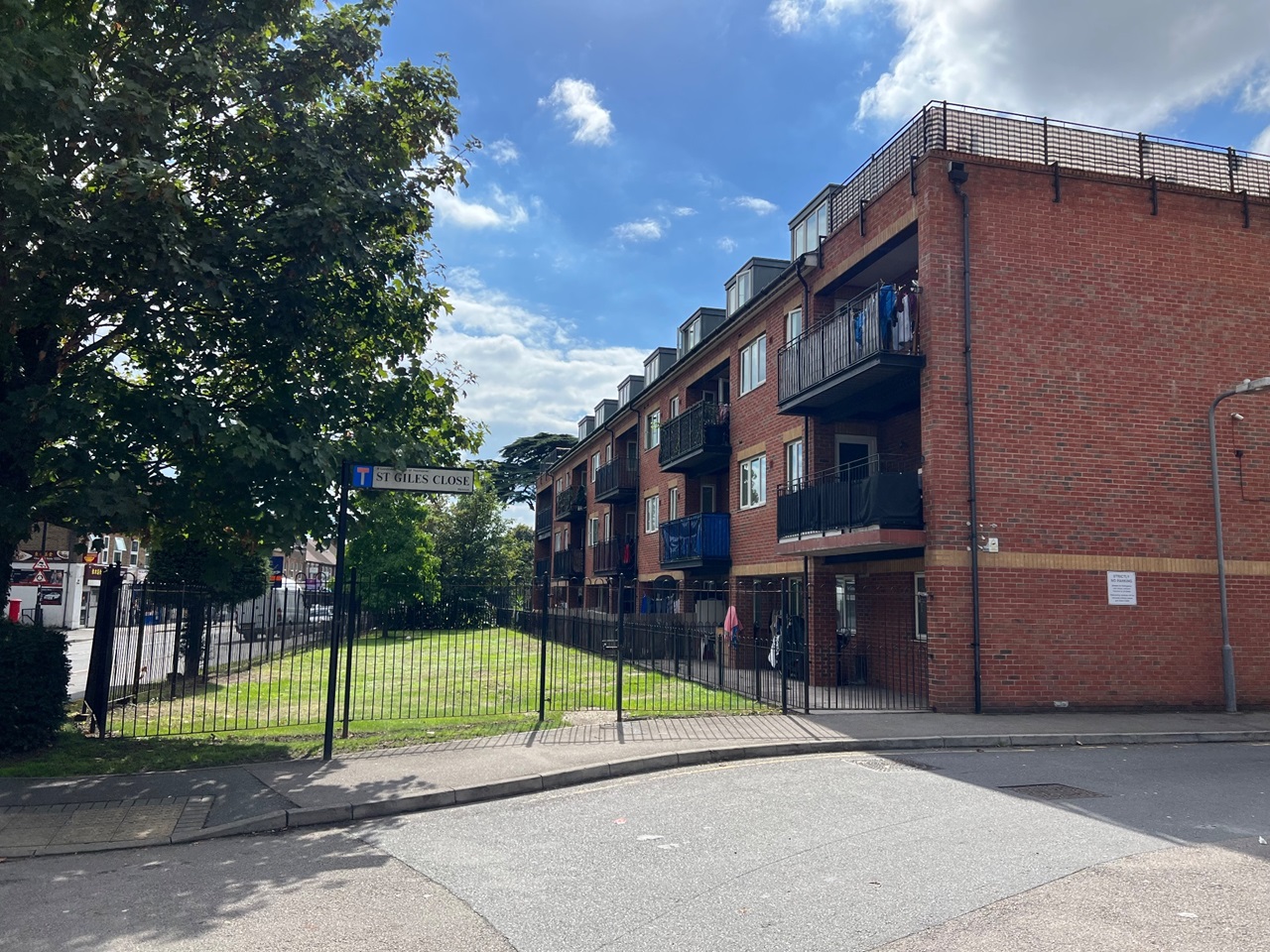 Hounslow 2 Bed Flat, Duett Court, TW5 To Rent Now for £1,750.00 p/m