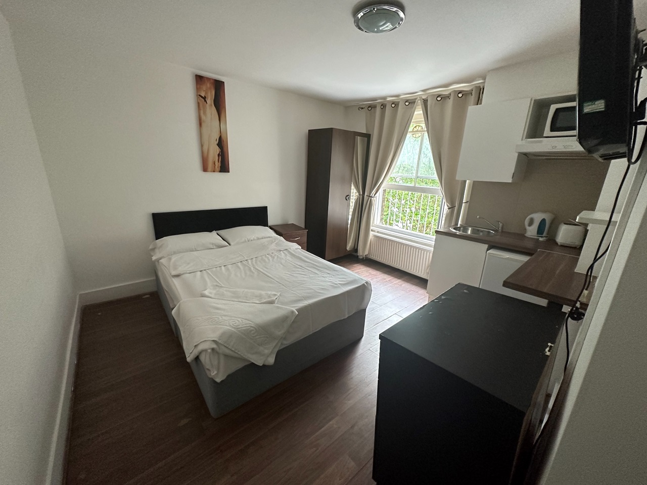 London Studio Flat, Knaresborough Place, SW5 To Rent Now for £1,500