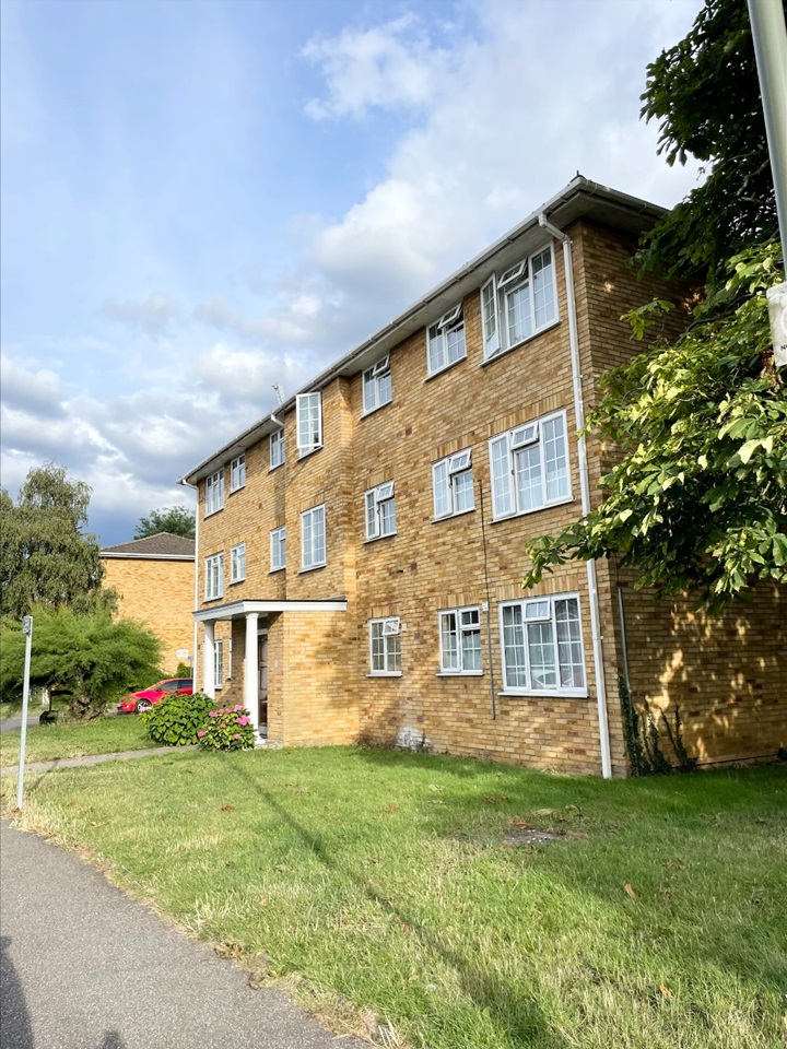 StainesUponThames 3 Bed Flat, Waters Drive, TW18 To Rent Now for