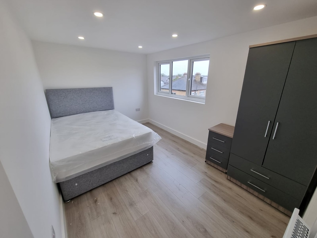 Mitcham Studio Flat, Edgehill Road, CR4 To Rent Now for £875.00 p/m