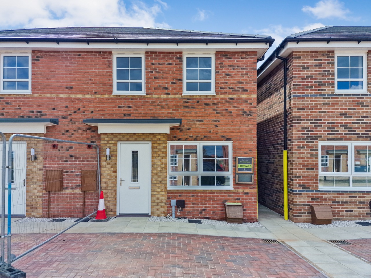 Fernwood, Newark 3 Bed SemiDetached House, Slingsby Drive, NG24 To