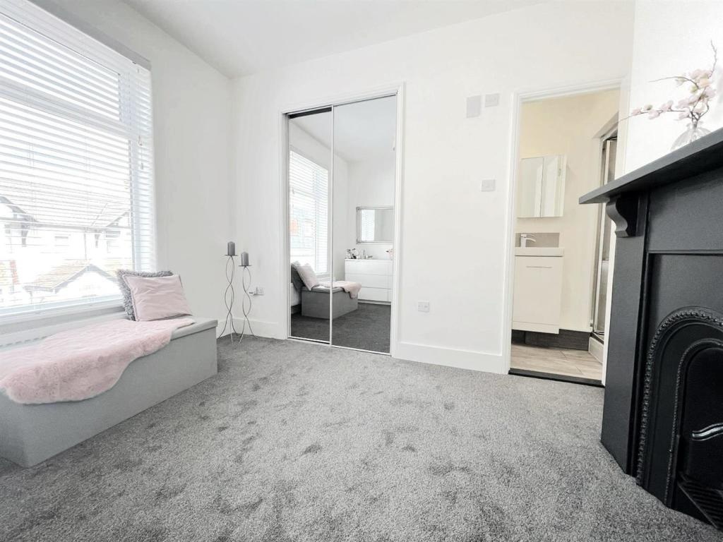 Cosham, Portsmouth 2 Bed Terraced House, Magdala Road, PO6 To Rent