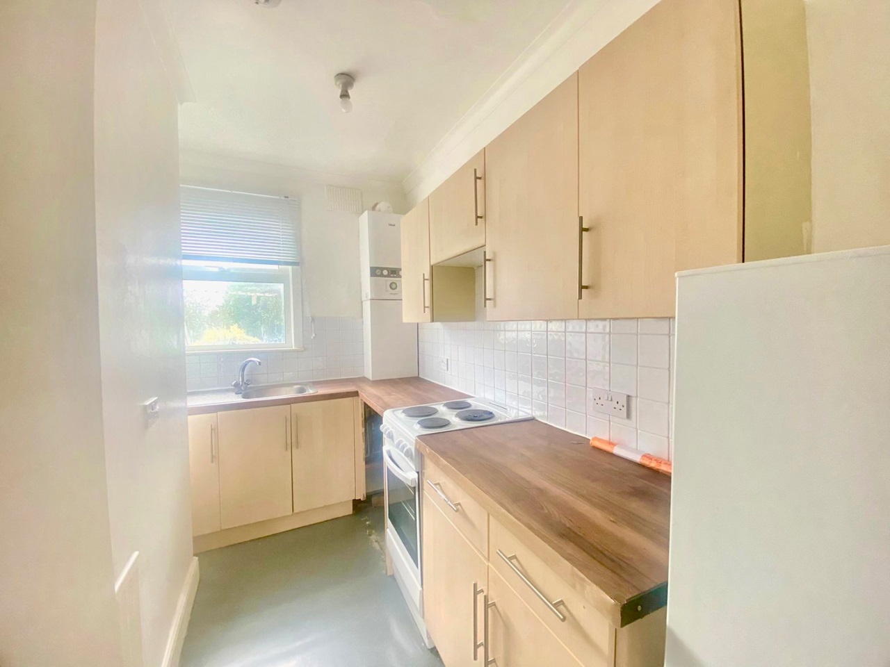 Rainham 2 Bed Flat, Upminster Road South, RM13 To Rent Now for £