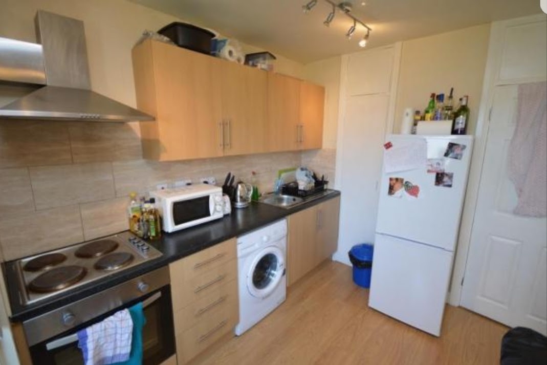 Leeds 3 Bed Flat, Lovell Park Heights, LS7 To Rent Now for £975.00 p/m