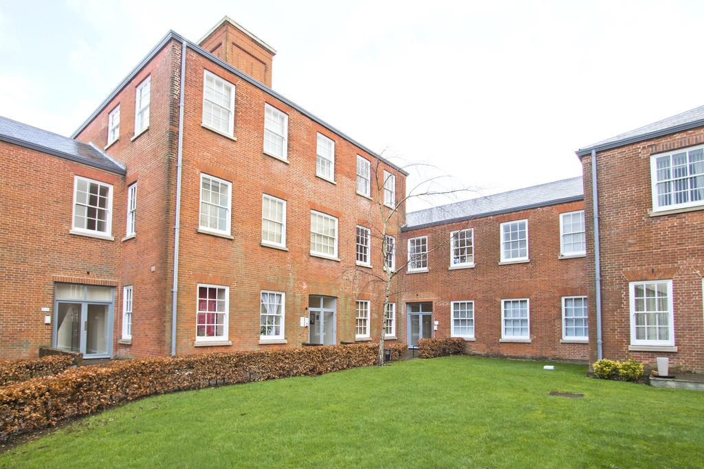 Knowle, Fareham 2 Bed Flat, Knowle Avenue, PO17 To Rent Now for £