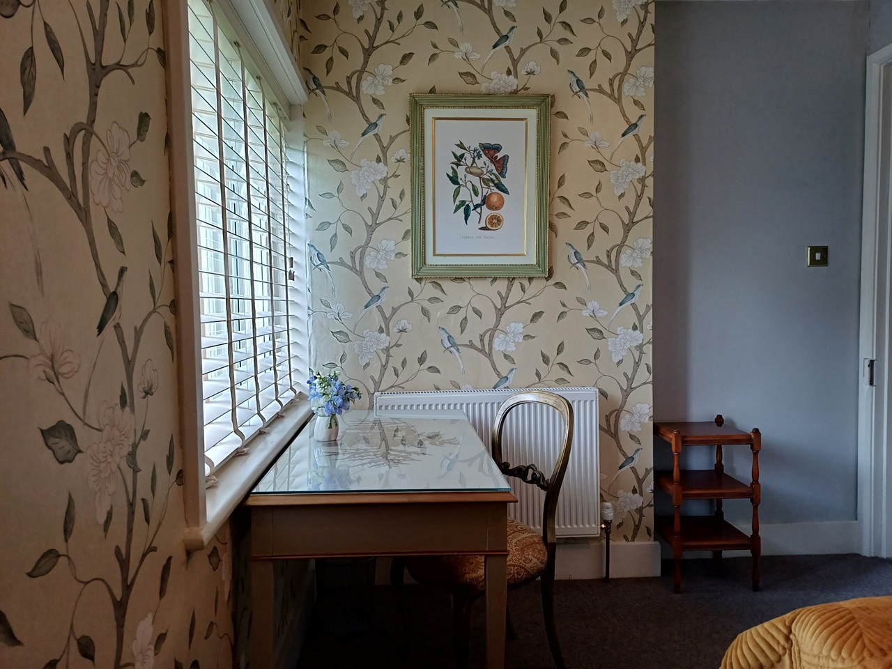 Redhill Room in a Shared House, Nutfield Park, RH1 To Rent Now for