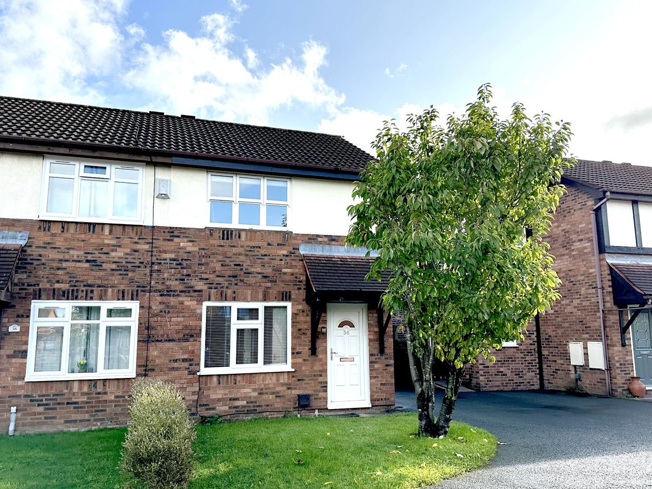 Warrington 2 Bed SemiDetached House, Leamington Close, WA5 To Rent