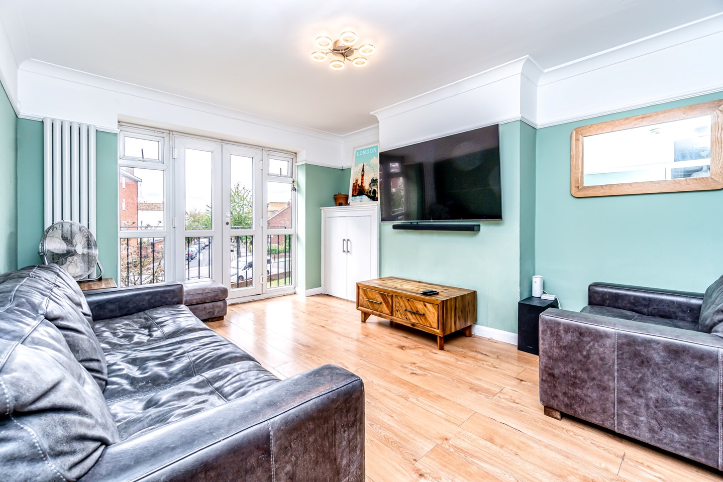 London 3 Bed Flat, Medway House, N16 To Rent Now for £3,000.00 p/m