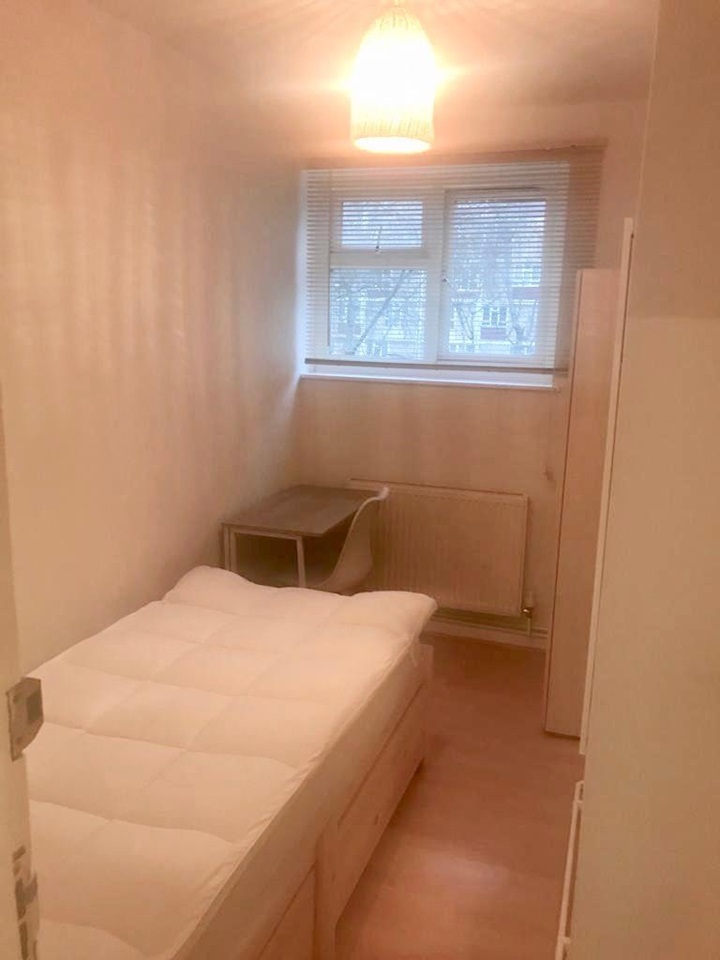 London Room in a Shared Flat, Bletchley Court, N1 To Rent Now for £