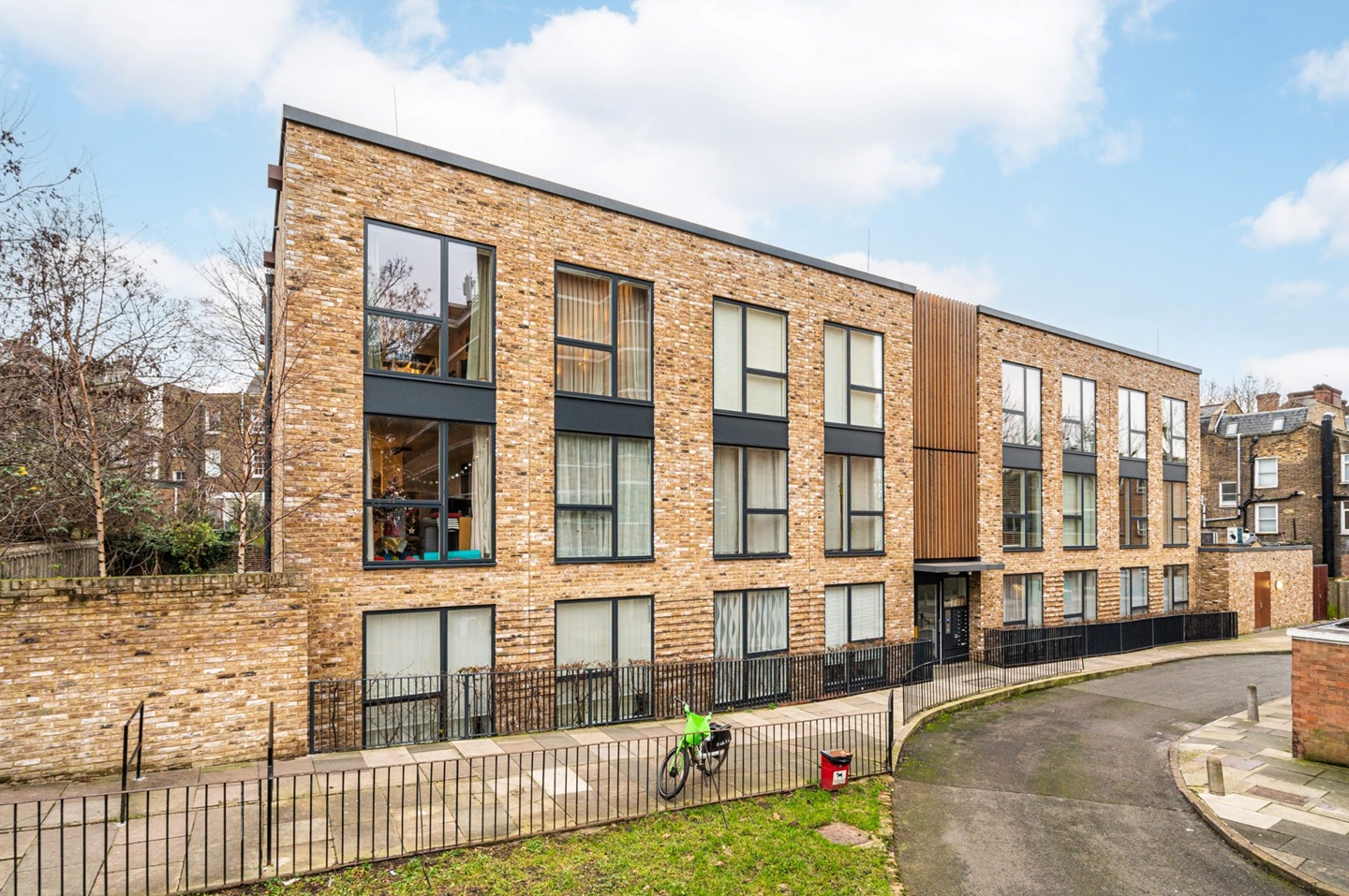 London 1 Bed Flat, Willingham Terrace, NW5 To Rent Now for £1,850.