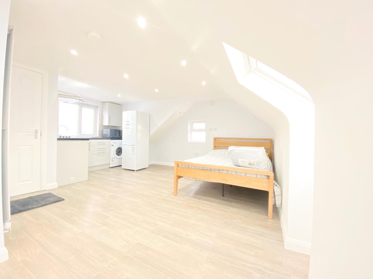 Pinner Studio Flat, Villageway, HA5 To Rent Now for £1,285.00 p/m