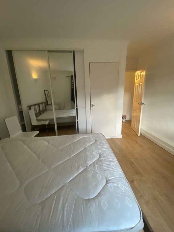 London Room in a Shared Flat, Macroom House, W9 To Rent Now for £