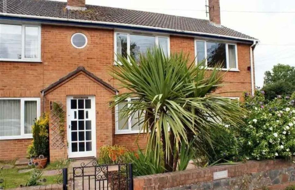 Newton Poppleford, Sidmouth 2 Bed Flat, Exeter Road, EX10 To Rent