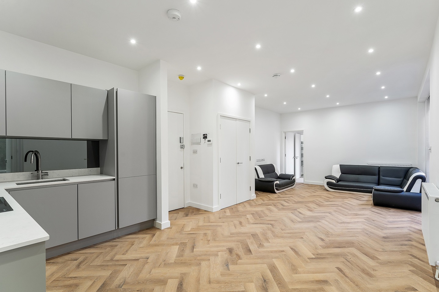 London 2 Bed Flat, High Street Wanstead, E11 To Rent Now for £2,300