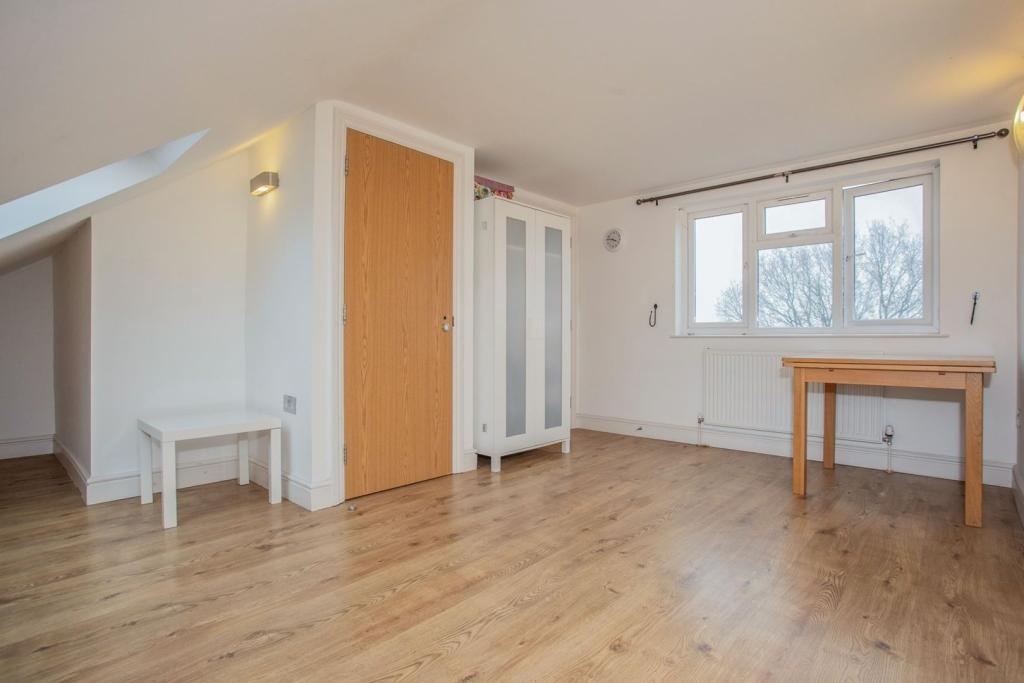 Harrow Room in a Shared House, Long Elmes, HA3 To Rent Now for £