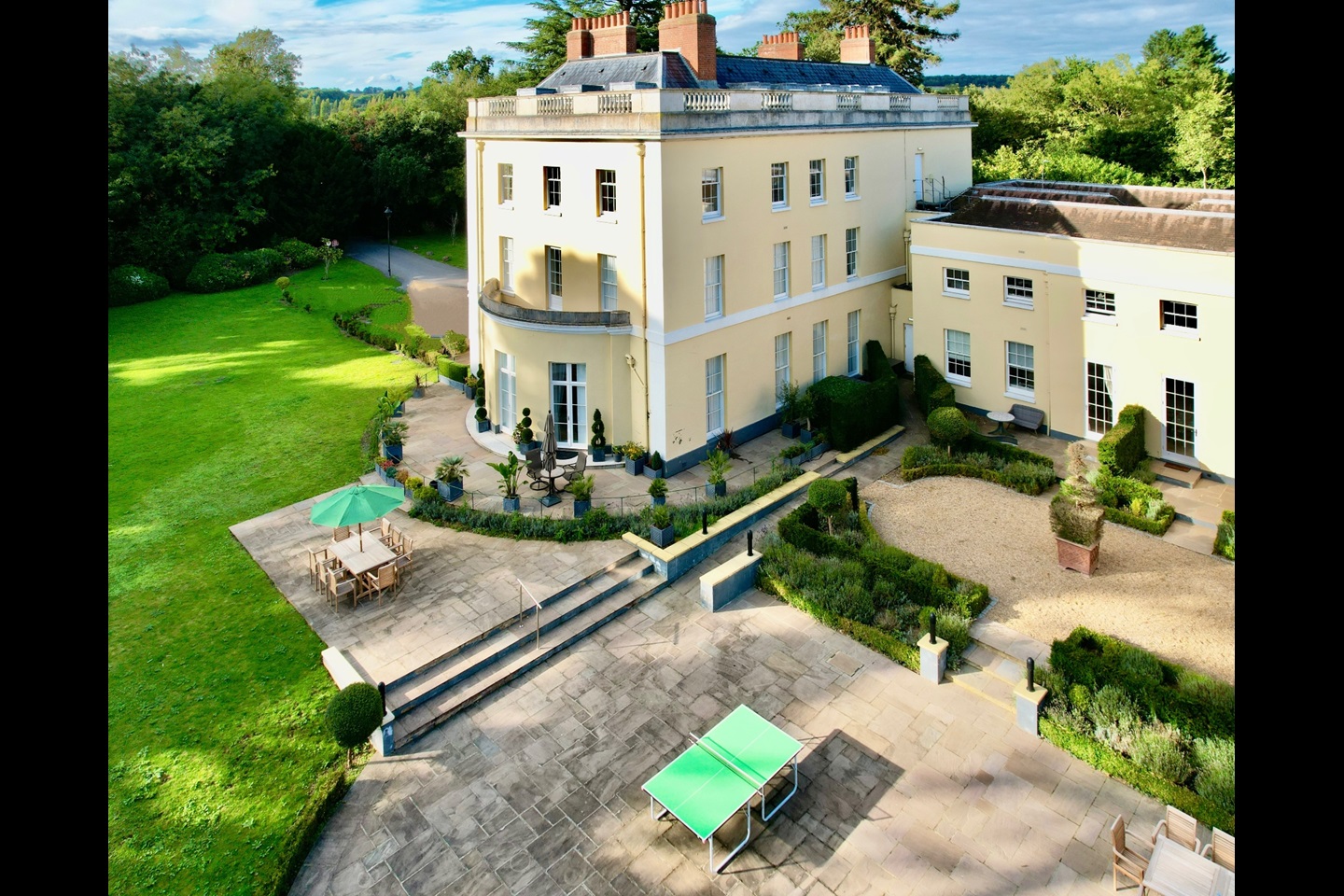 Marlow 2 Bed Flat, Westhorpe House, SL7 To Rent Now for £2,495.00 p/m