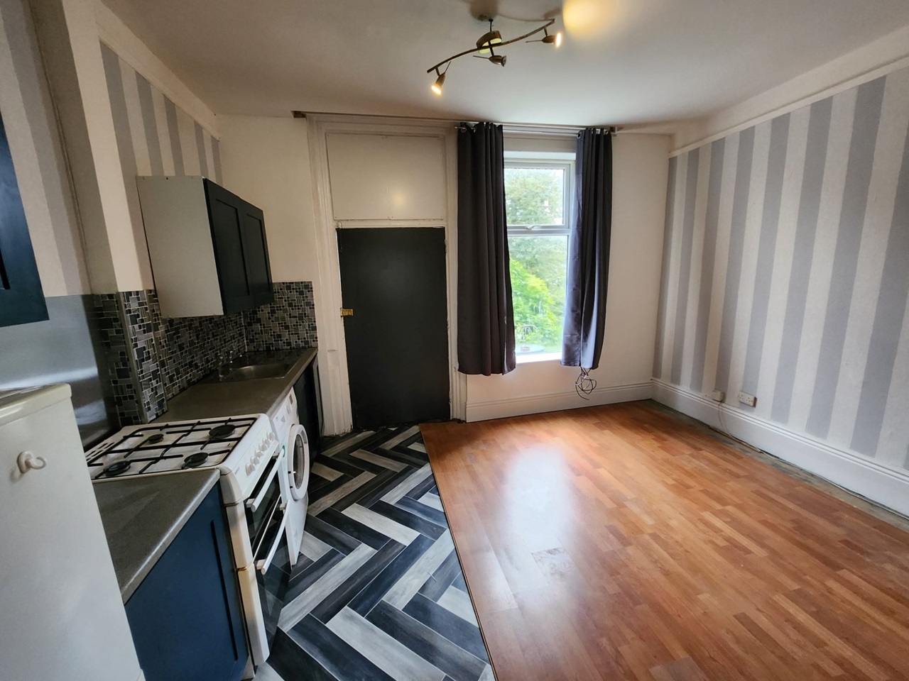 Sheffield 1 Bed Flat, Shirebrook Road, S8 To Rent Now for £600.00 p/m